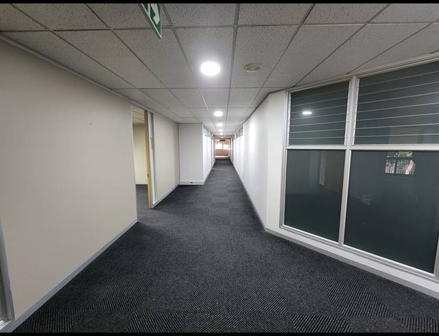 1,036M² OFFICE TO LET IN PINELANDS